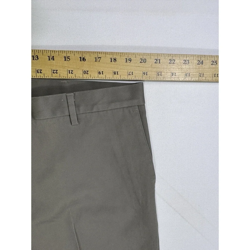 Dockers Signature Khaki Men's 40x32 (40x31) NWT Classic Fit Grey Stretch Casual
